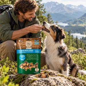 - True Origins Cubos de pele de salmão Snack para cães